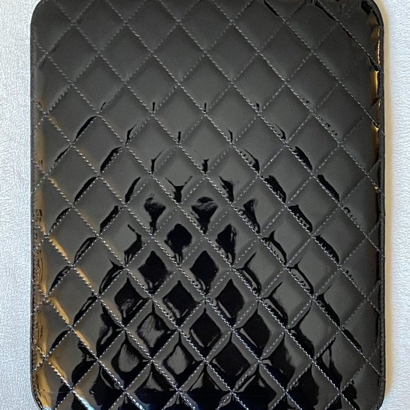 CHANEL Case Black Patent Quilted CC IPad - Picture 3 of 3